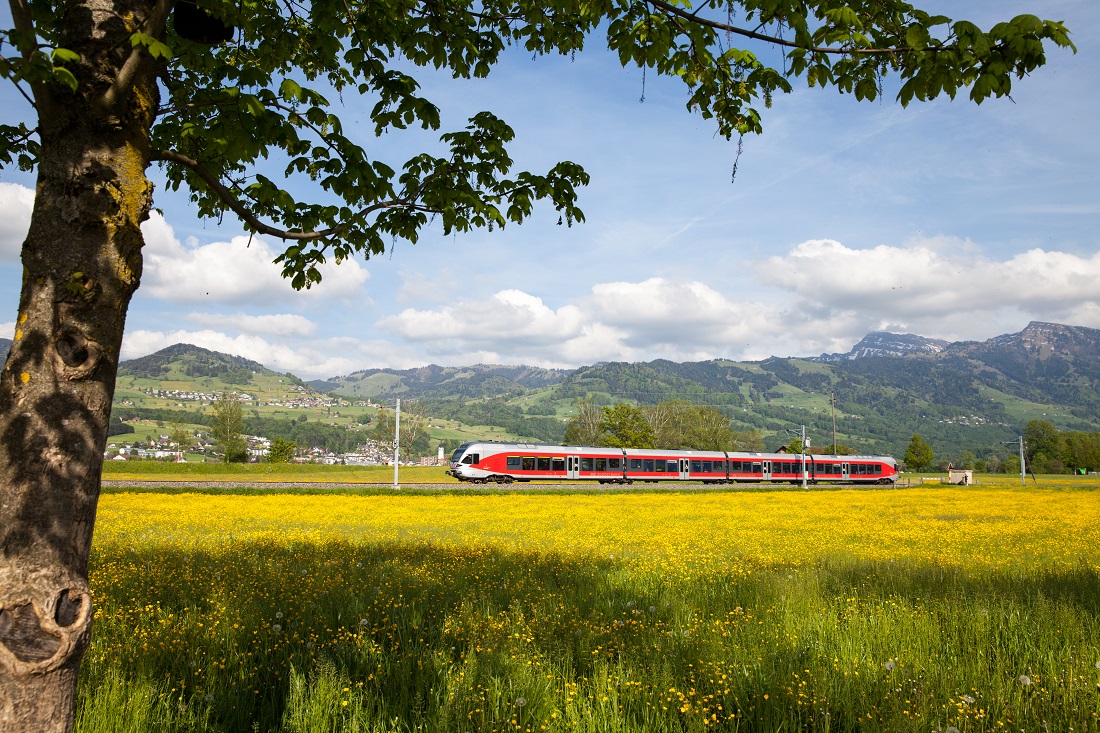 Mit Der S-Bahn Durch Ost- Und Zentralschweiz Reisen − SOB